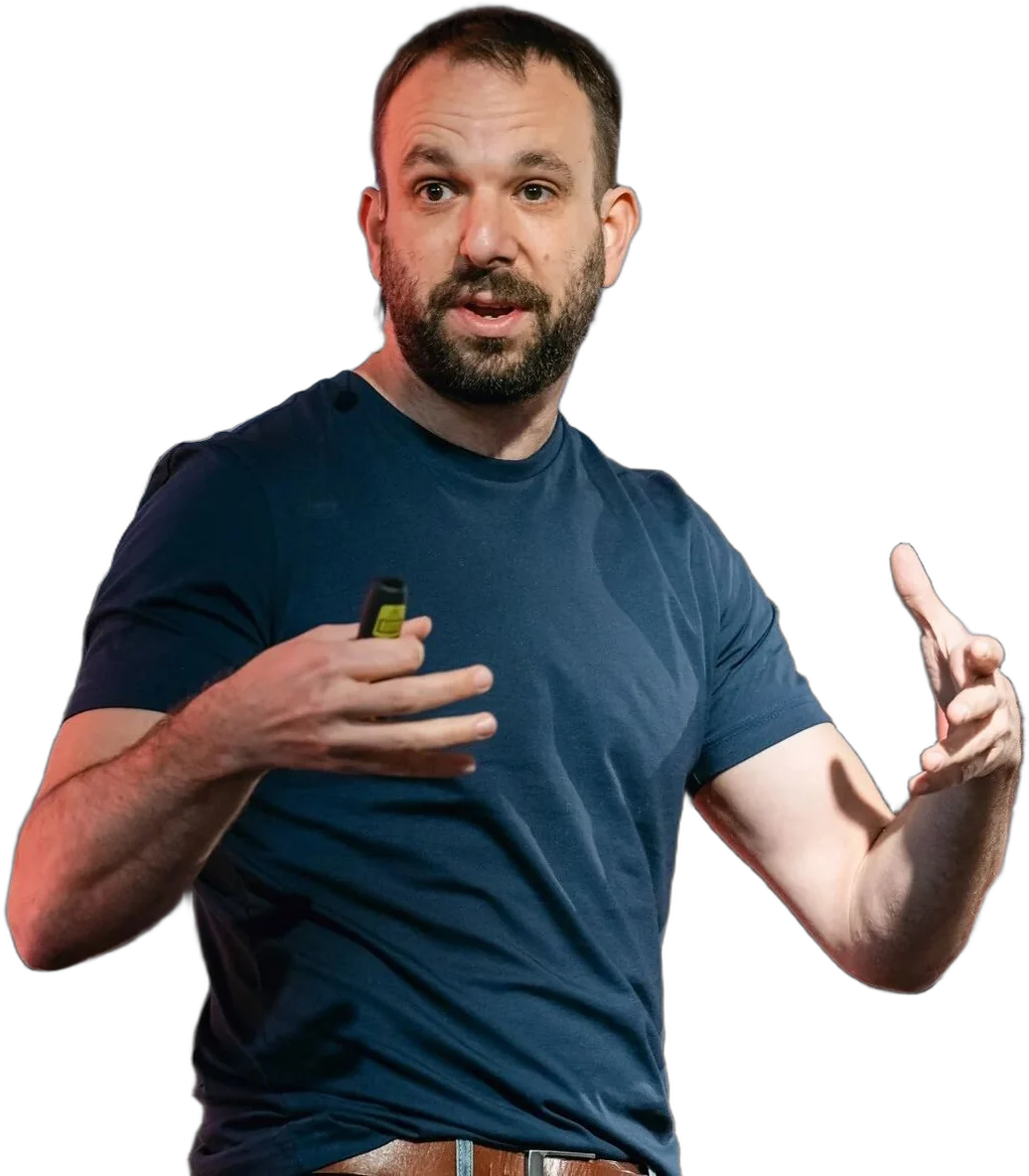 Filip Dřímalka vysvětluje a gestikuluje